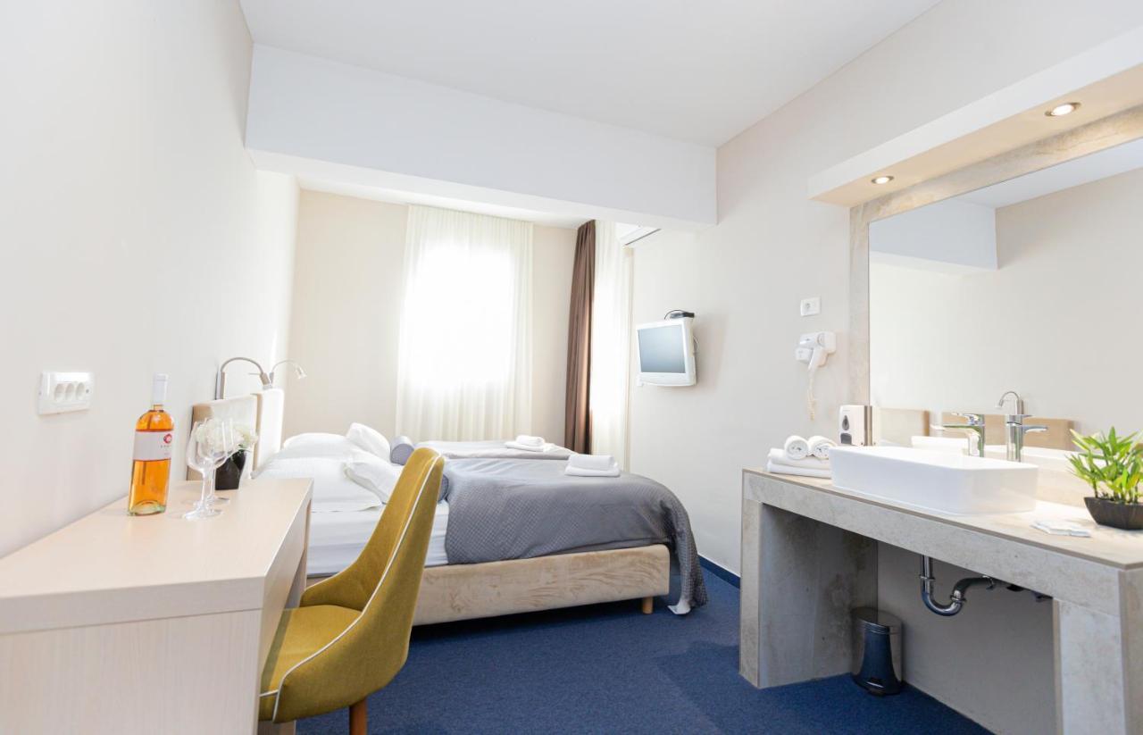 Hotel Bozikovina 3 ポドストラナ エクステリア 写真