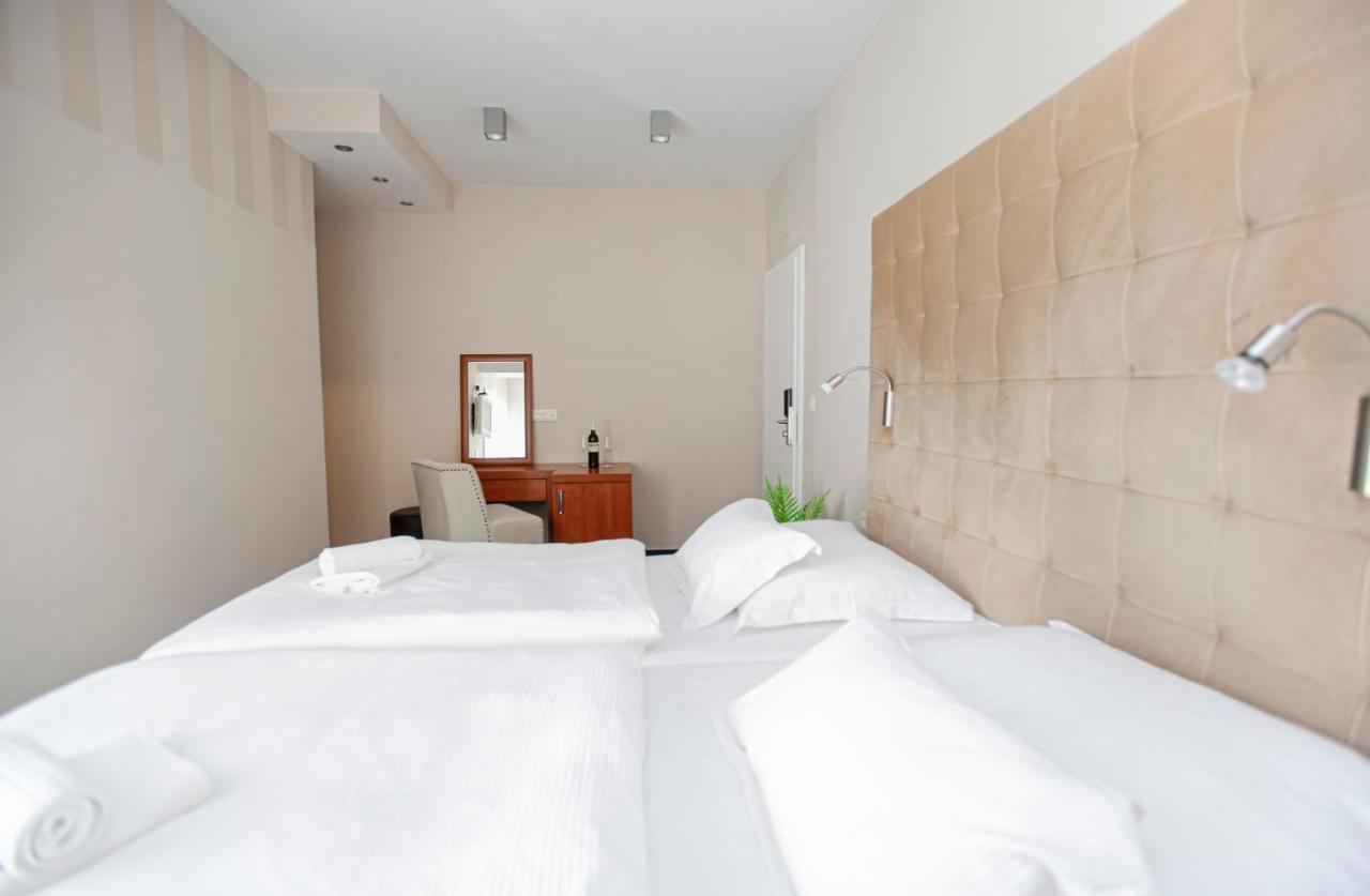 Hotel Bozikovina 3 ポドストラナ エクステリア 写真