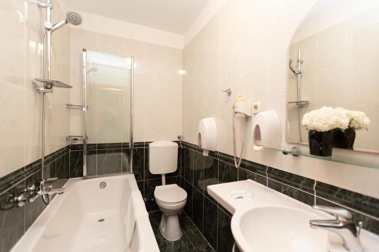 Hotel Bozikovina 3 ポドストラナ エクステリア 写真