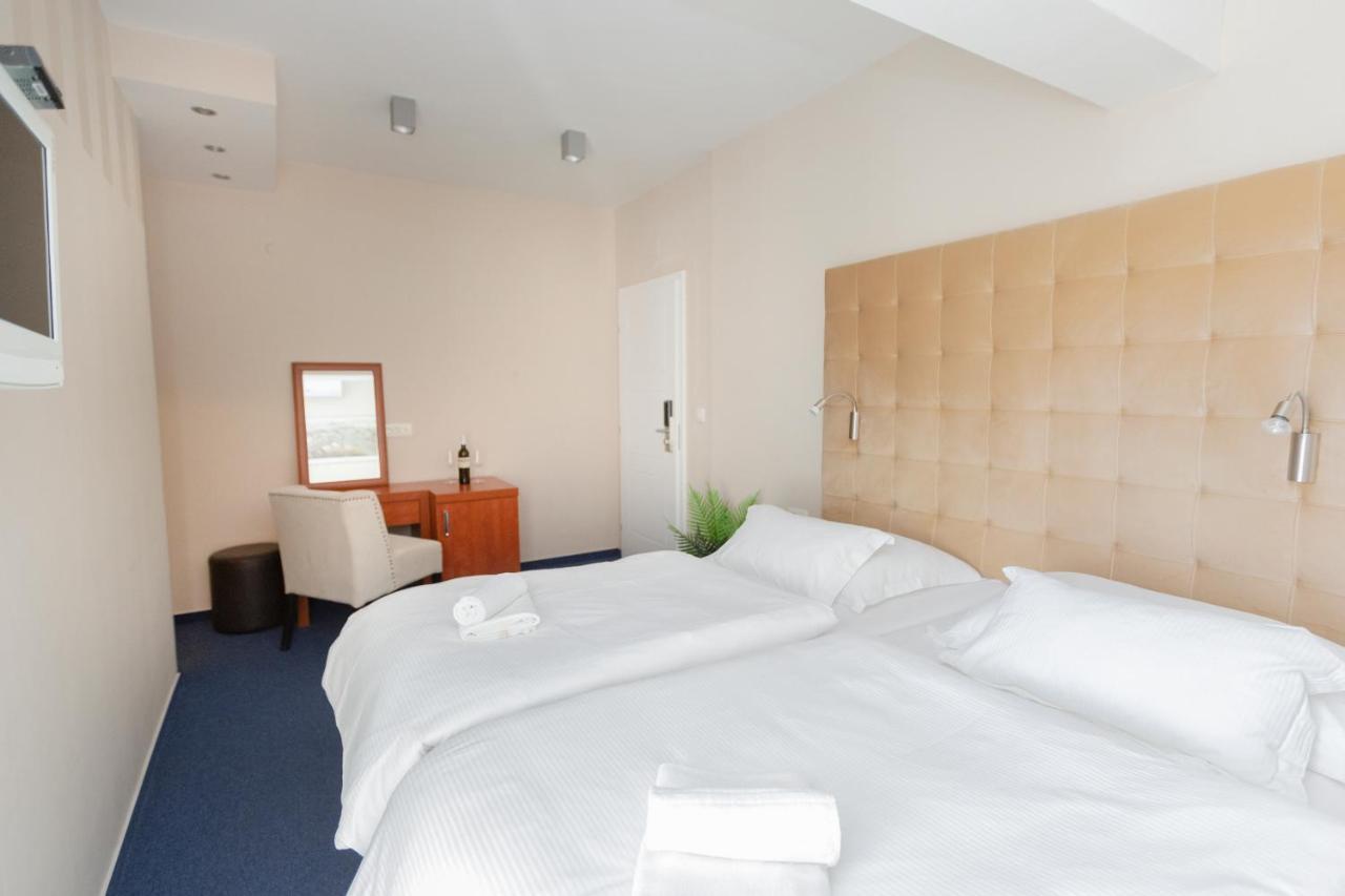Hotel Bozikovina 3 ポドストラナ エクステリア 写真
