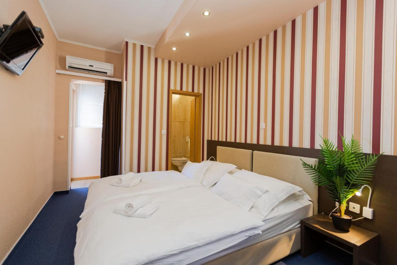 Hotel Bozikovina 3 ポドストラナ エクステリア 写真